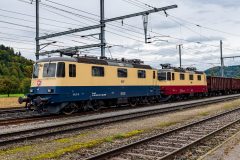 Zwei Re 4/4 stehen am 10.10.2020 beim Bahnhof Dagmersellen.